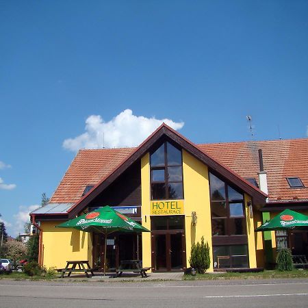 Restaurace Penzion Rafael Dlouhá Brtnice Exterior foto